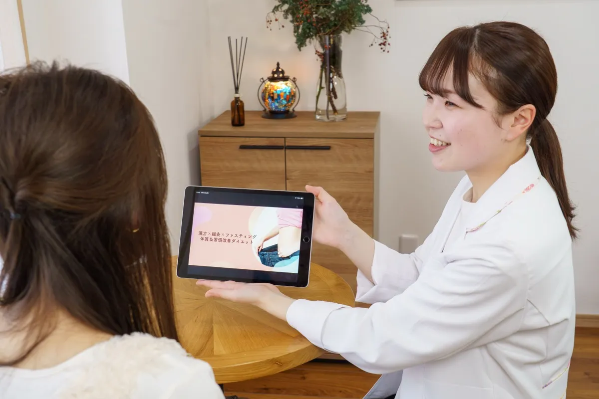 タブレットを使った丁寧なカウンセリング